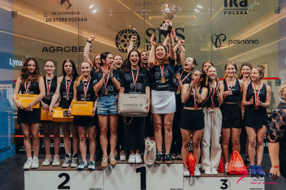 Zawodniczki na podium turnieju